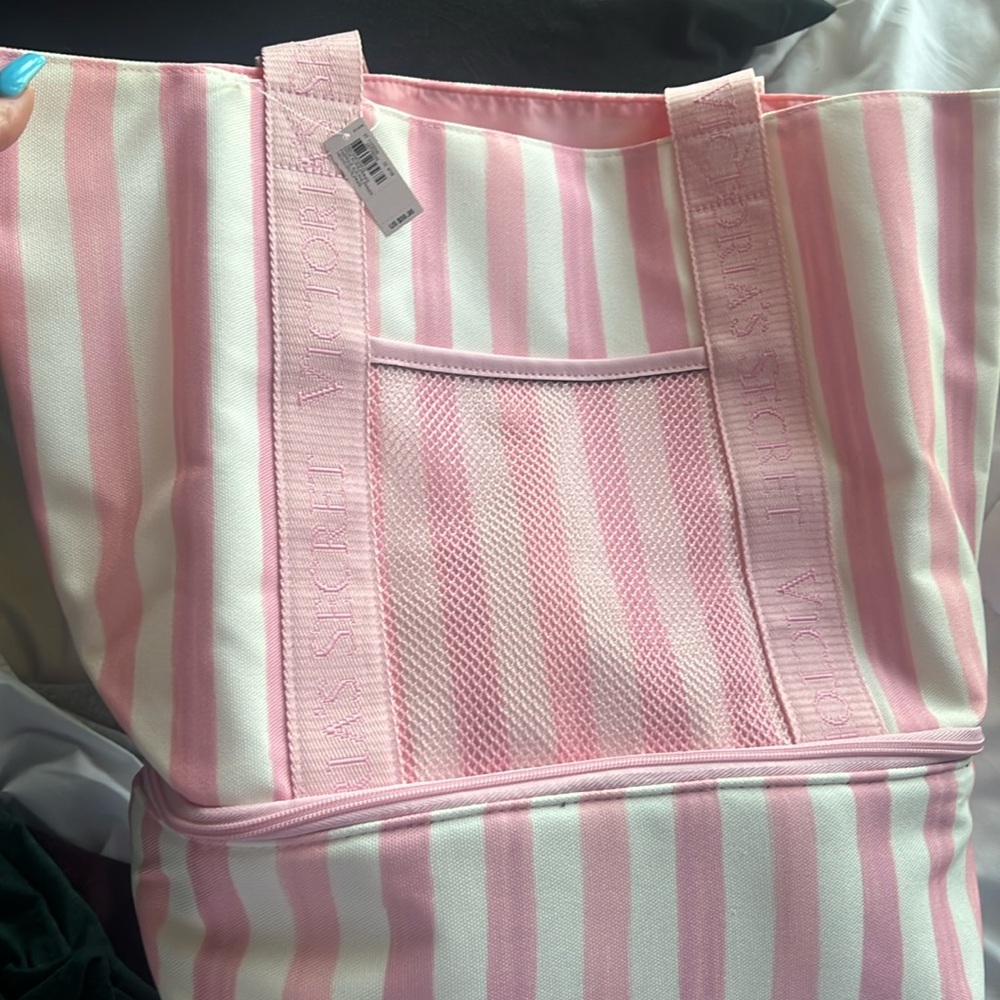 Victoria’s Secret cooler bag 💕🤍